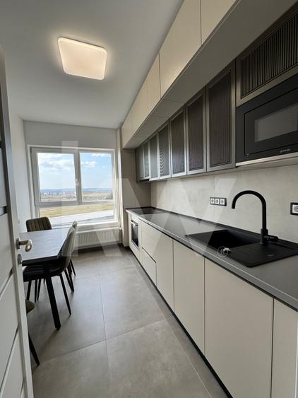 Apartament cu 3 camere semidecomandat, mobilat în Periferie
