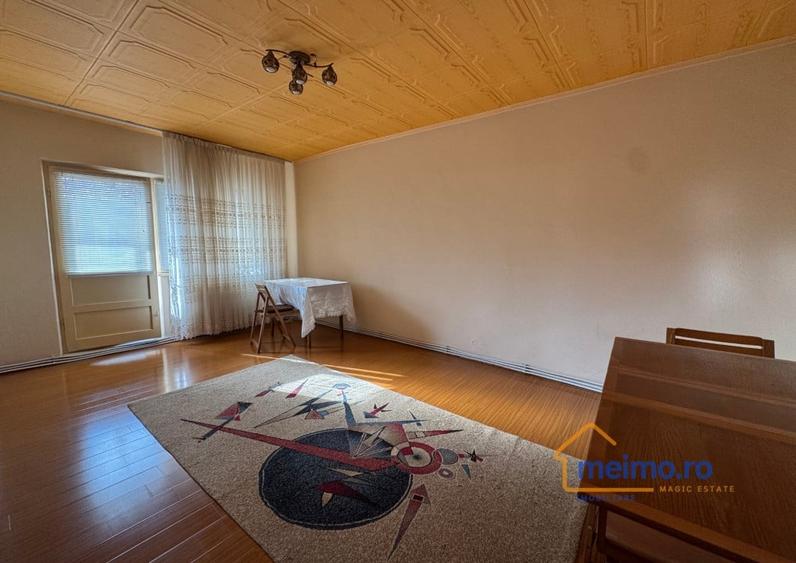 Apartament cu 4 camere decomandat în Moinești