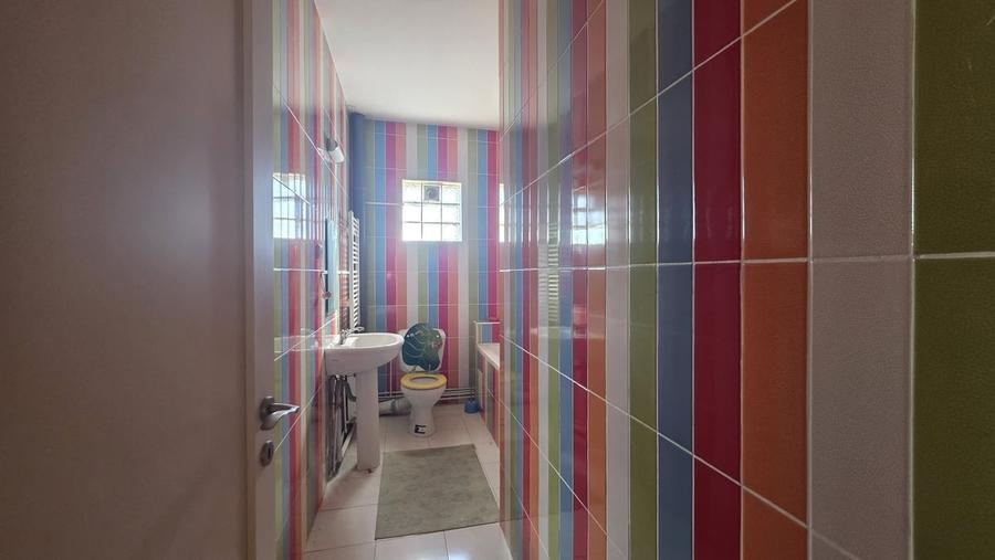 Casă cu 6 camere cu Teren 640 Mp în Grădiștea