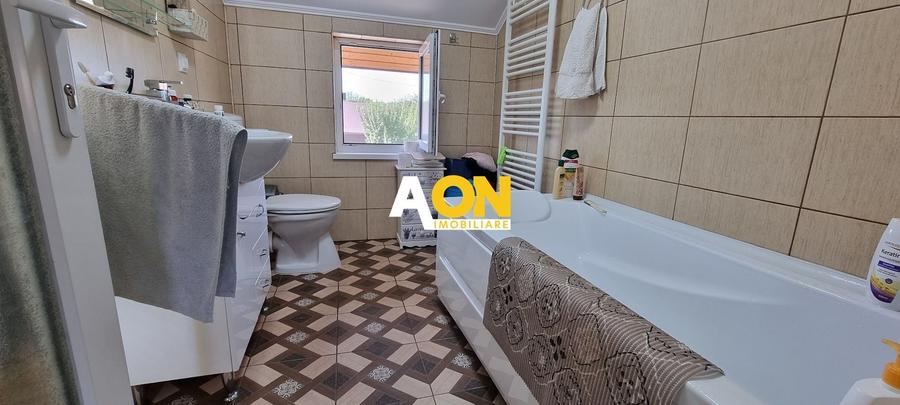 Casă individuală cu 5 camere cu Canalizare în Ciugud