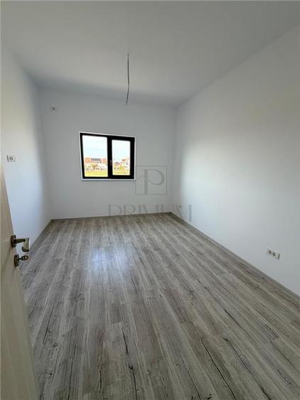 Duplex cu 5 camere cu Canalizare în Moșnița Nouă