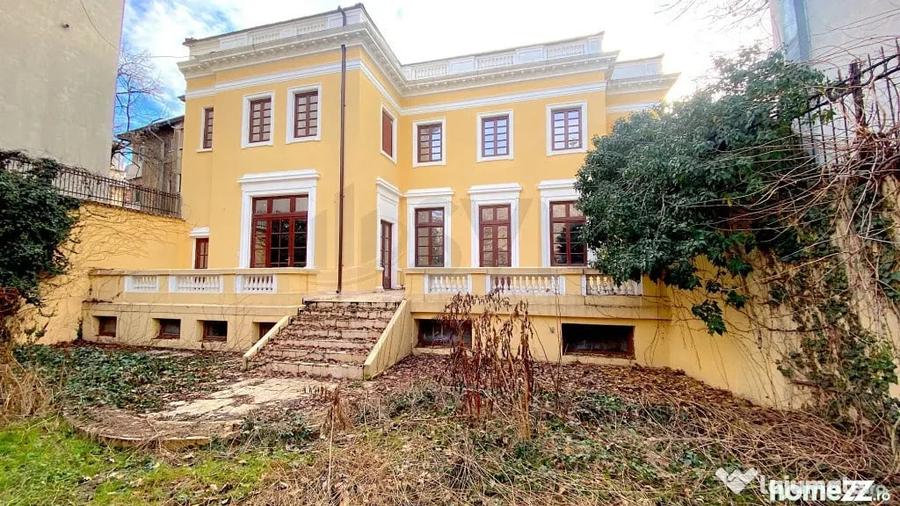 Casă cu 7 camere cu Teren 1020 Mp în Romană