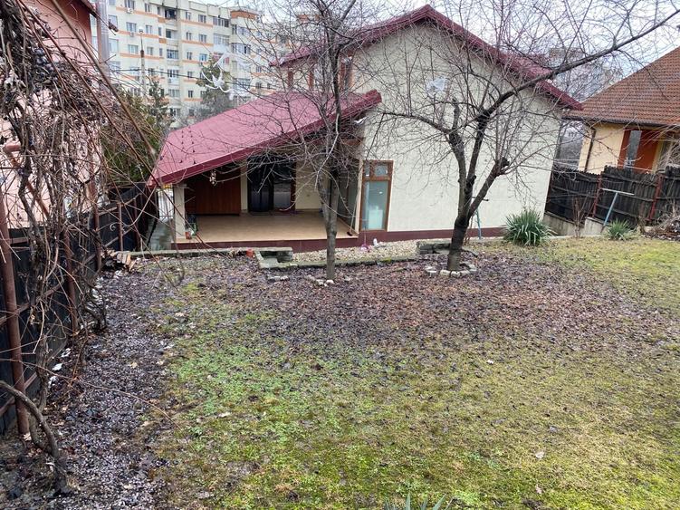 Casă cu 4 camere în Prundu