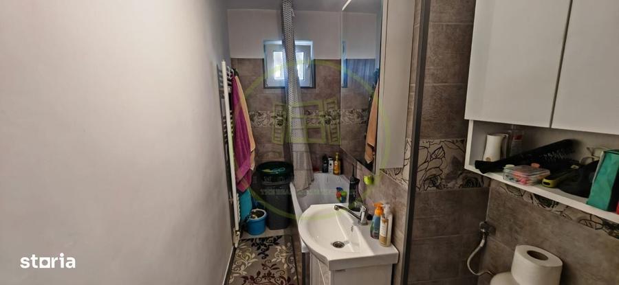 Apartament cu 2 camere semidecomandat în Craiovița Nouă