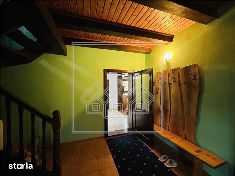 Casă cu 5 camere cu Teren 3400 Mp în Porumbacu de Jos