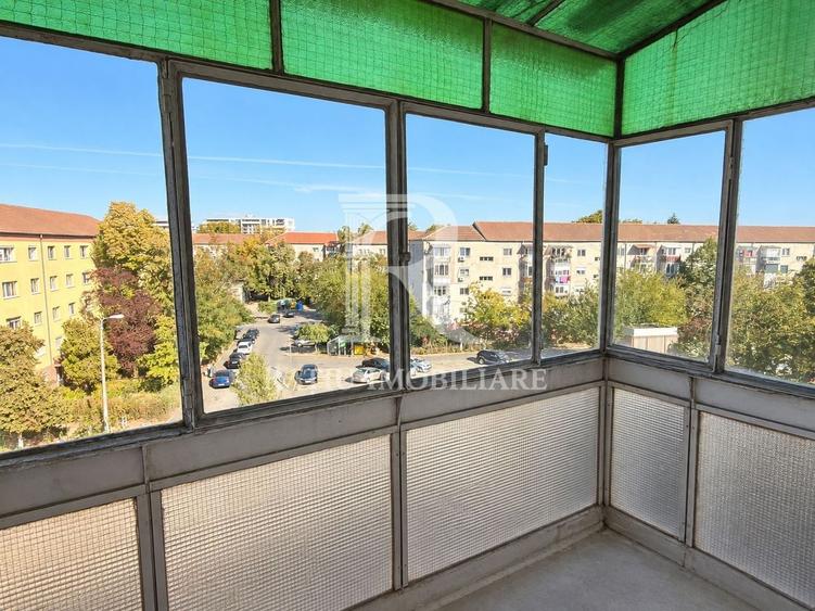 Apartament cu 3 camere decomandat, mobilat în Nufărul
