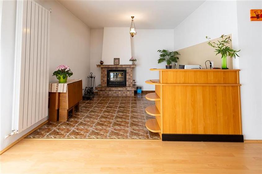 Duplex cu 7 camere cu Teren 4391 Mp în Băbana
