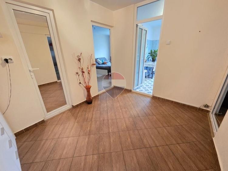 Apartament cu 2 camere decomandat, mobilat în Central