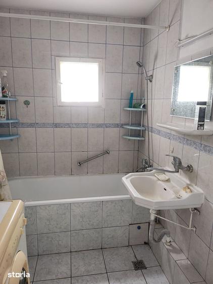 Apartament cu 3 camere decomandat în Șerbănești