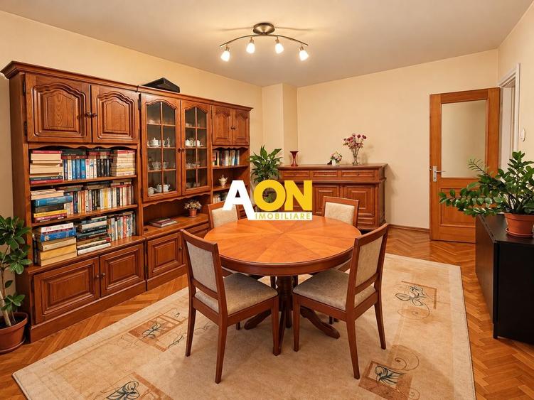 Apartament cu 4 camere decomandat în Central