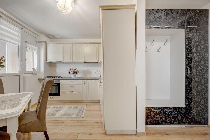 Apartament cu 2 camere semidecomandat, mobilat în 1 Mai