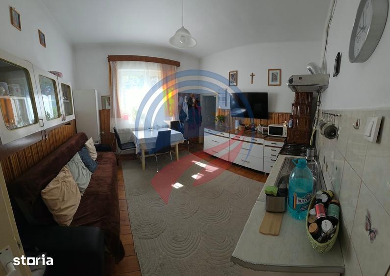 Casă cu 4 camere cu Teren 1634 Mp în Central