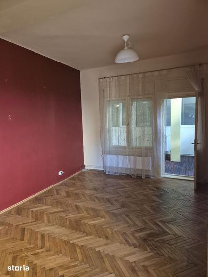 Apartament cu 3 camere decomandat în Romanilor
