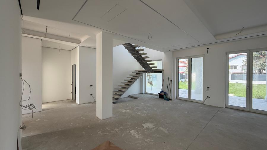 Casă individuală cu 7 camere cu Teren 1000 Mp în Pipera
