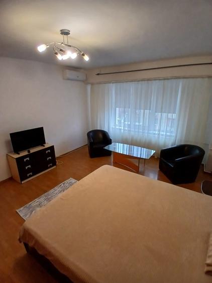 Garsonieră decomandată în Central