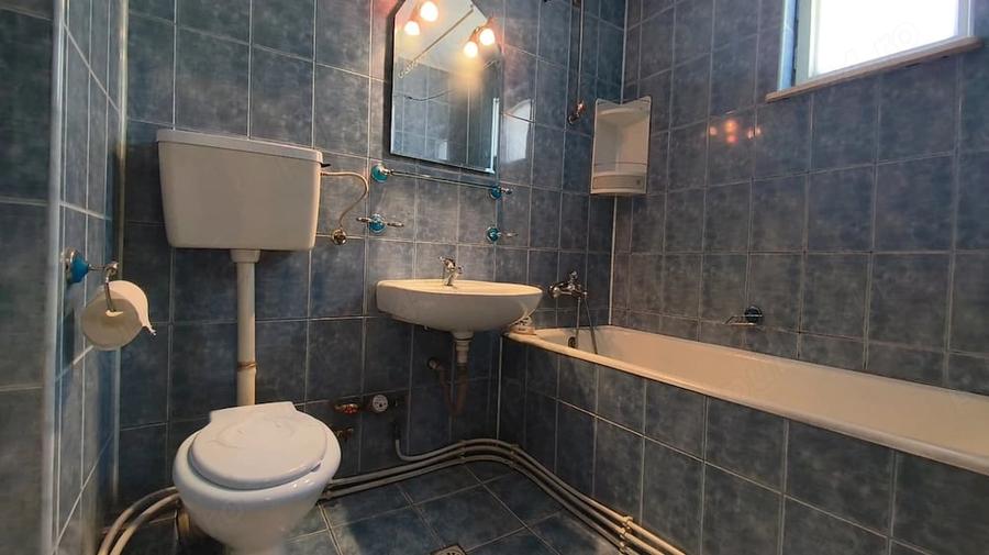 Apartament cu 4 camere semidecomandat în Piața Centrală