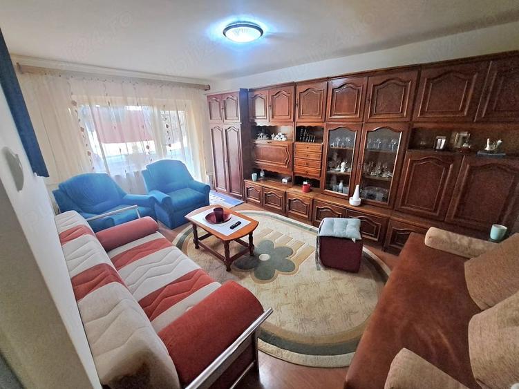 Apartament cu 3 camere decomandat în Intim