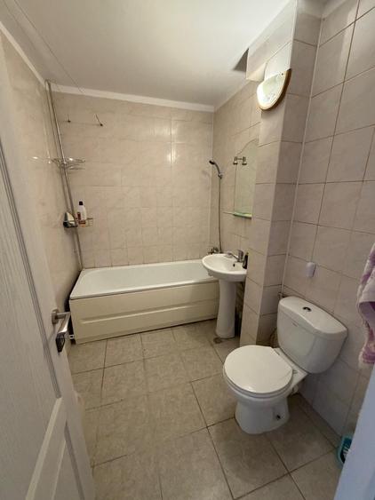 Apartament cu 3 camere decomandat în Valea Moșneagului
