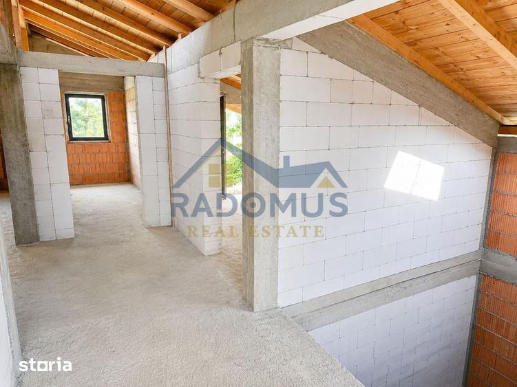 Casă cu 4 camere cu Teren 683 Mp în Șirna