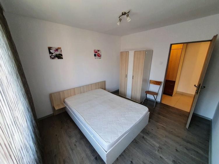 Apartament cu 3 camere decomandat în Tudor