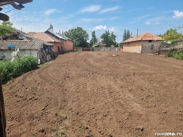 Teren de 800 mp, în Poroschia