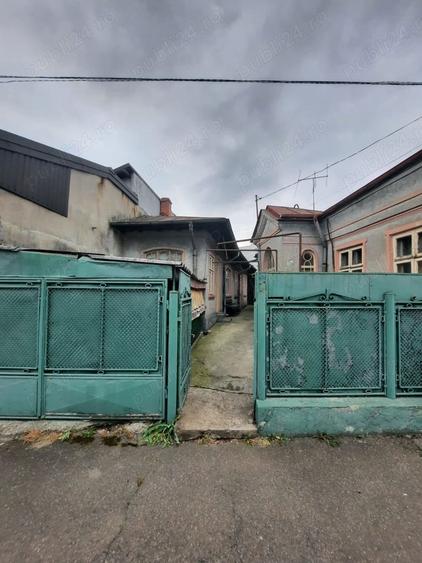 Casă cu 4 camere în Poștei - Bucov