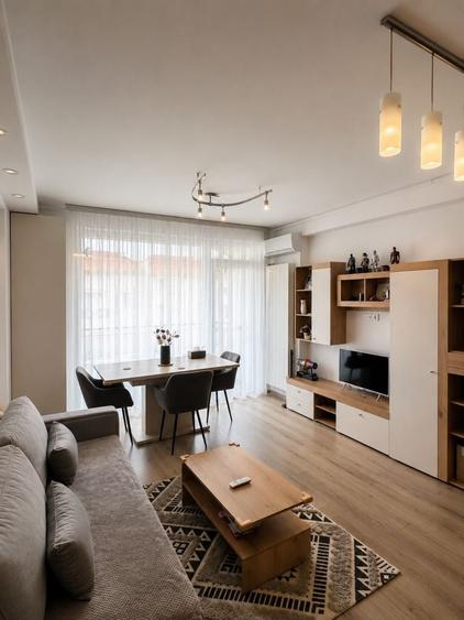 Apartament cu 3 camere decomandat în Exterior Vest