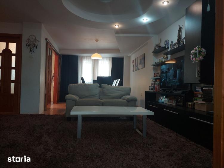Apartament cu 4 camere decomandat în Ultracentral