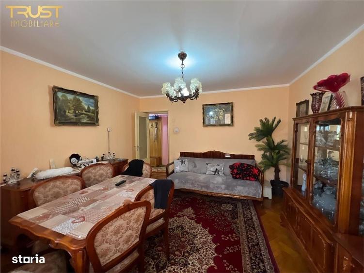 Apartament cu 3 camere decomandat în Central