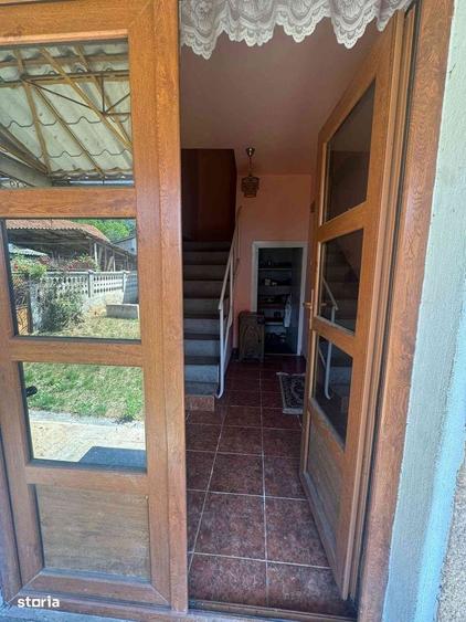 Casă cu 3 camere în Băița