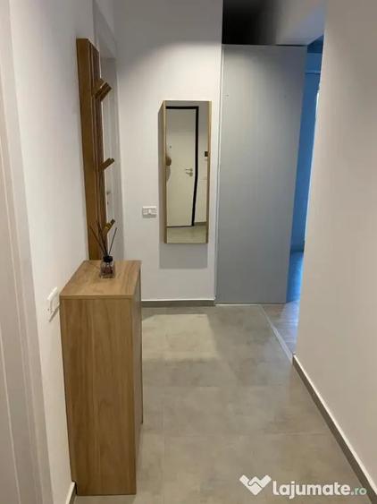 Garsonieră decomandată în Vest