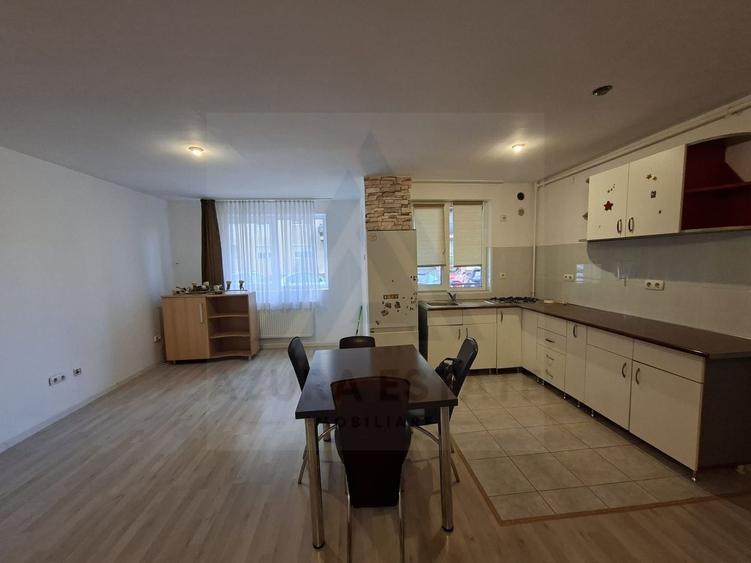 Apartament cu 3 camere semidecomandat, mobilat în Hipodrom 3