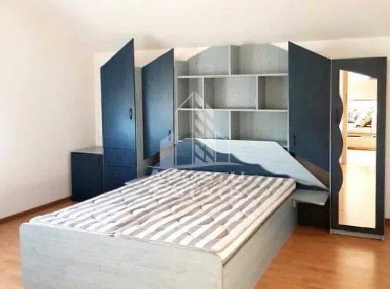 Apartament cu 3 camere semidecomandat, mobilat în Intim