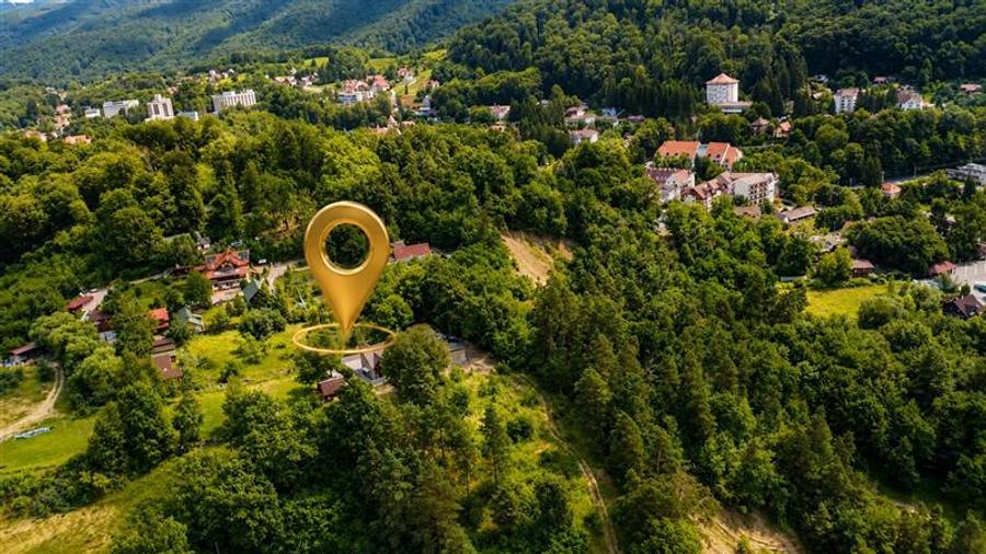 Teren Construcții intravilan de 1400 mp, în Central