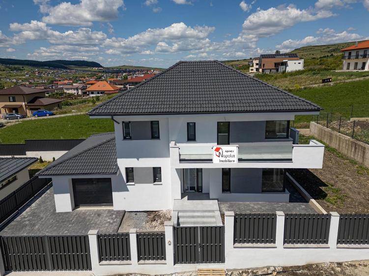 Casă individuală cu 5 camere cu Garaj în Chinteni