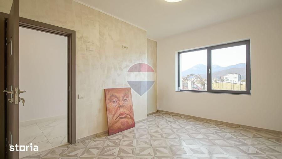 Casă cu 5 camere decomandat cu Teren 400 Mp în Bunloc