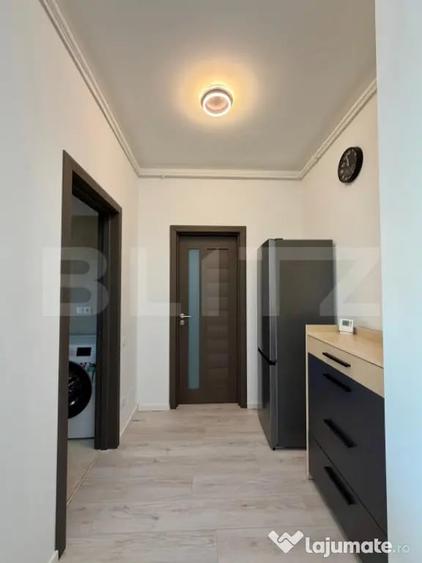 Apartament cu 3 camere semidecomandat în Horea
