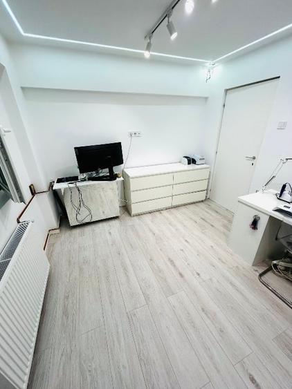 Apartament cu 3 camere semidecomandat în Colentina