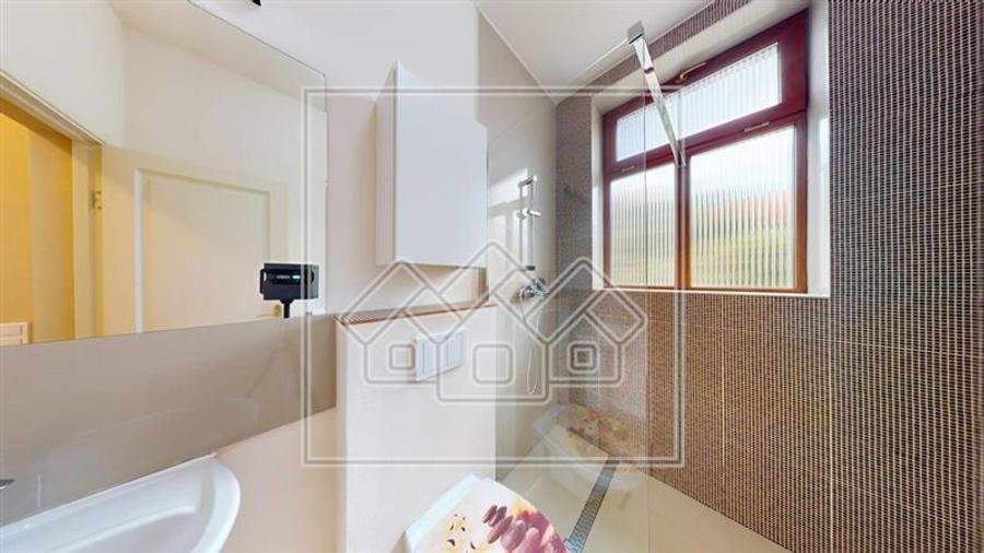 Apartament cu 3 camere circular în Sub Arini