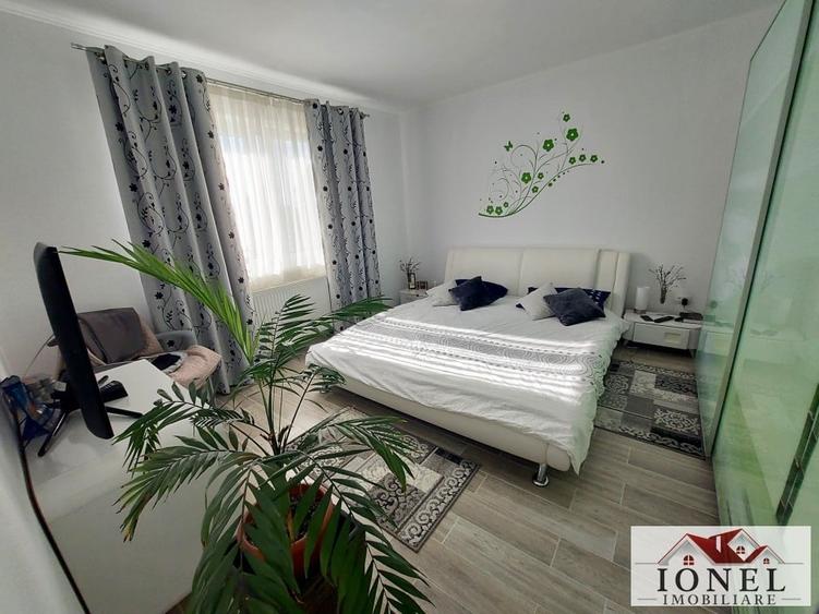 Casă individuală cu 5 camere cu Canalizare în Est