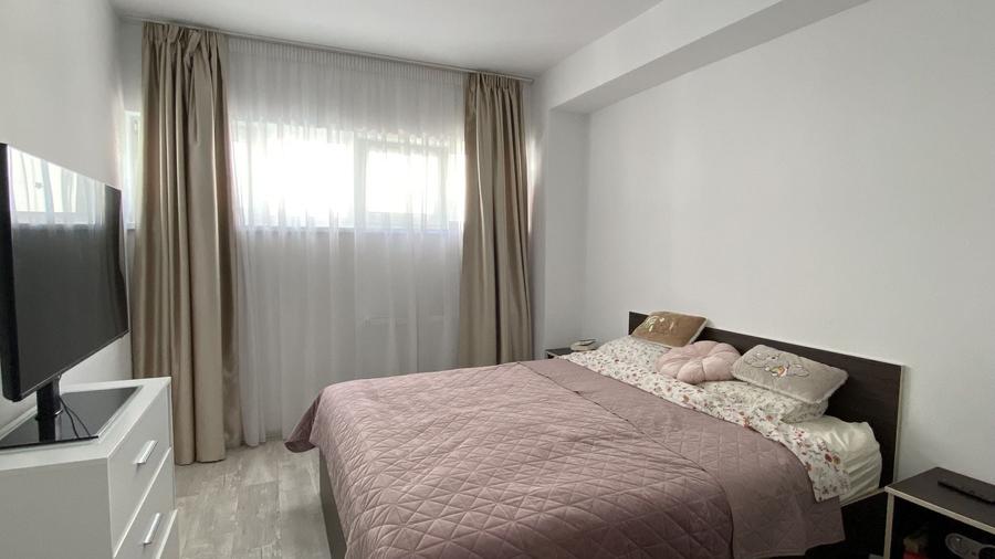 Apartament cu 3 camere semidecomandat, mobilat în Turnișor