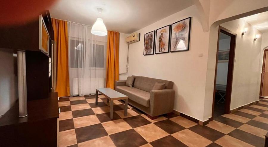 Apartament cu 3 camere decomandat, mobilat în Tineretului