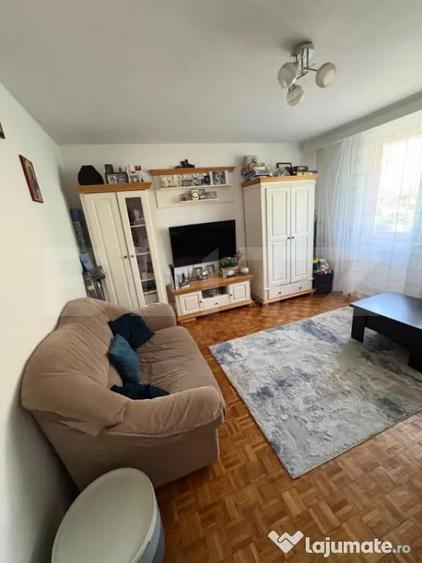 Apartament cu 4 camere decomandat în Central