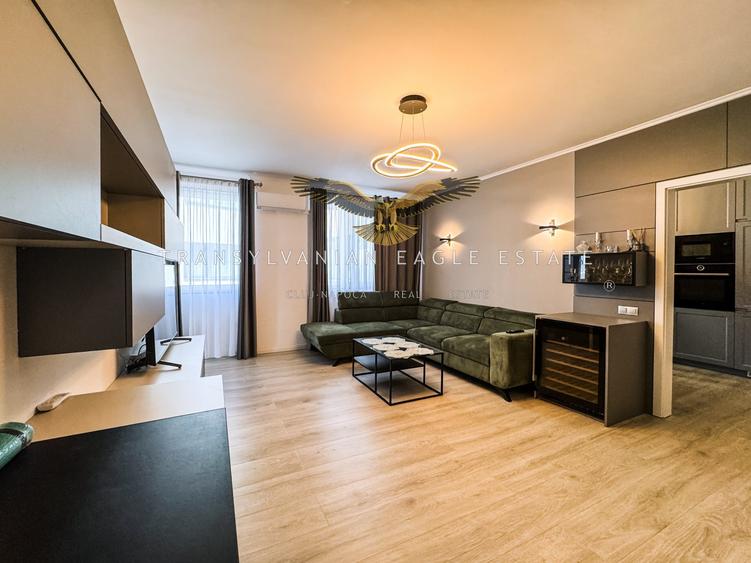 Apartament cu 3 camere semidecomandat, mobilat în Central