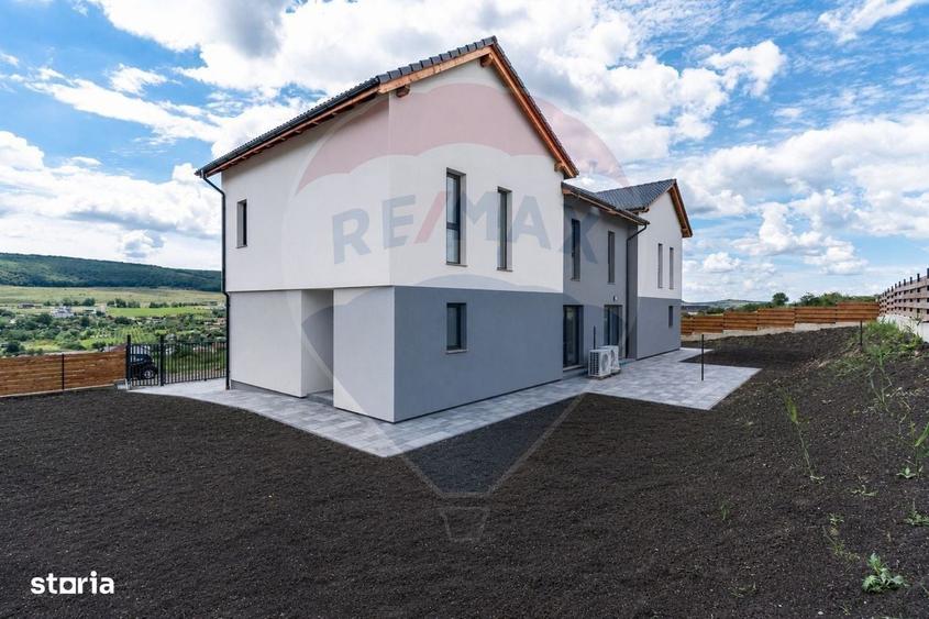 Casă cu 4 camere în Chinteni