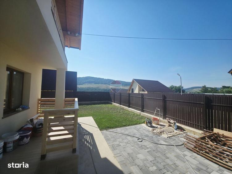 Casă cu 4 camere în Calea Romanului