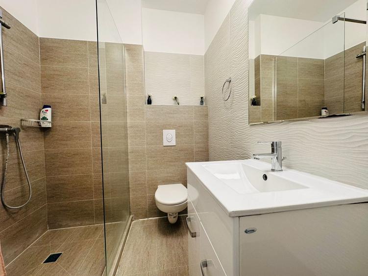 Duplex cu 5 camere cu Canalizare în Central