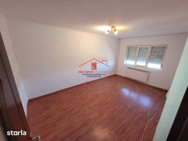 Apartament cu 3 camere decomandat în Piața Nouă