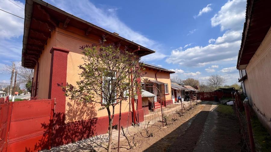 Casă individuală cu 5 camere cu Teren 2000 Mp în Cerăt