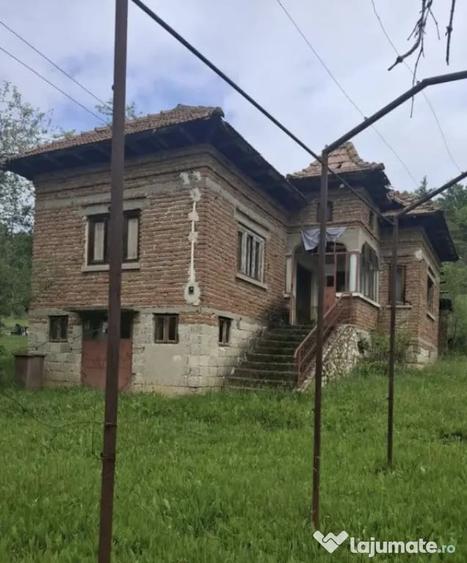 Casă cu 3 camere cu Teren 4226 Mp în Băbana
